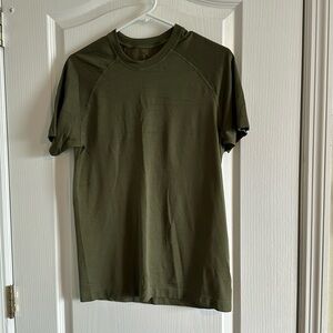 Men’s Small Fabletics Olive Green Athletic Tee